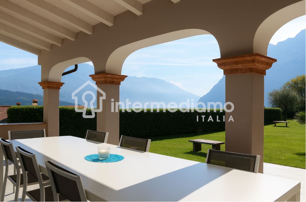 VIVI L'ECCELLENZA: VILLA ESCLUSIVA CON PISCINA - Villa Residenziale Riva del Garda